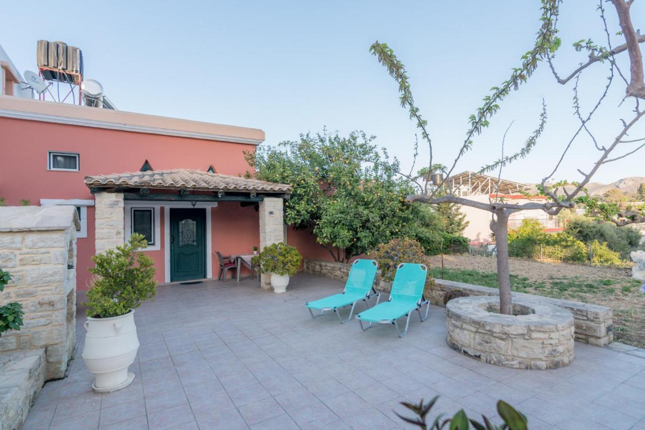 Vrisanos Apartment Pitsidia Exterior photo