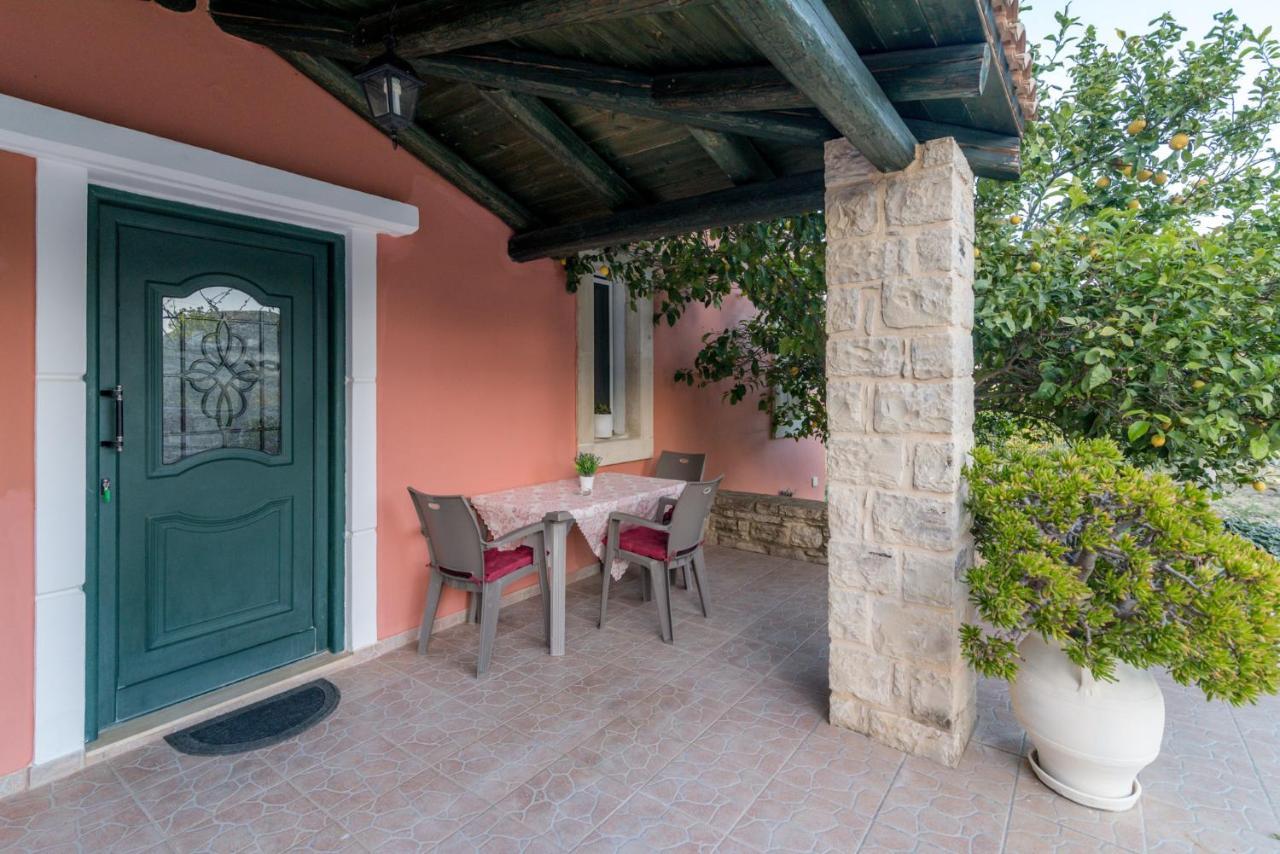 Vrisanos Apartment Pitsidia Exterior photo